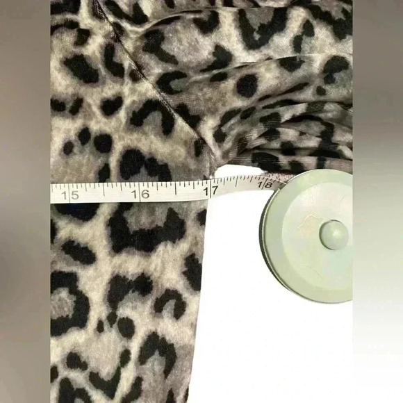 MICHAEL MICHAEL KORS Cold Shoulder Chain Pullover Animal Print Top Size Small - Picture 10 of 12